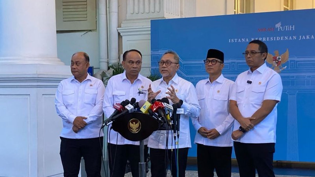 Presiden Prabowo Subianto menginisiasi Koperasi Desa Merah Putih untuk menyerap hasil pertanian lokal, memangkas rantai distribusi, dan meningkatkan kesejahteraan petani.