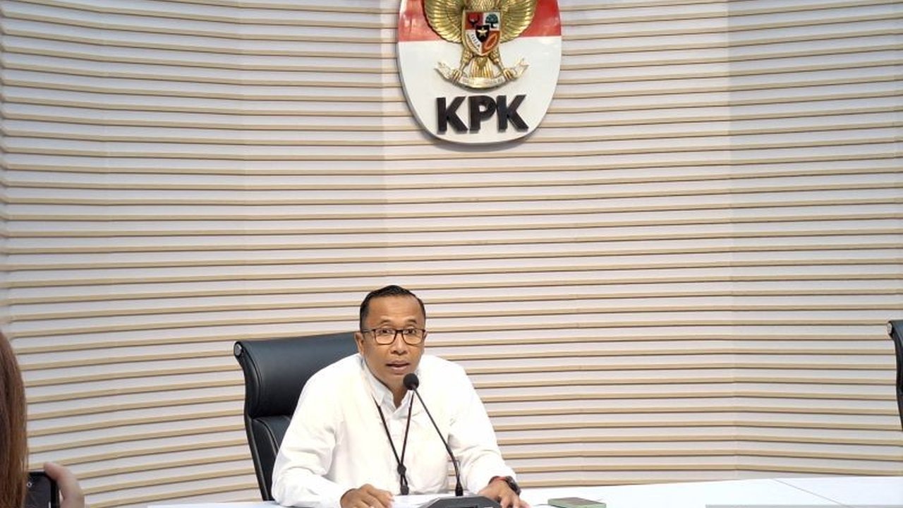 Komisi Pemberantasan Korupsi (KPK) menetapkan lima tersangka dalam kasus dugaan korupsi pemberian fasilitas kredit di Lembaga Pembiayaan Ekspor Indonesia (LPEI) senilai kurang lebih Rp988,5 miliar, yang melibatkan direksi LPEI dan PT Petro Energy.