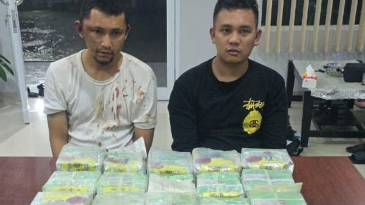 Badan Narkotika Nasional Provinsi (BNNP) Jambi menggagalkan peredaran 25 kg sabu dan menangkap dua tersangka di Kota Jambi, mengungkap jaringan pengedaran narkoba yang memanfaatkan lokasi strategis Jambi.
