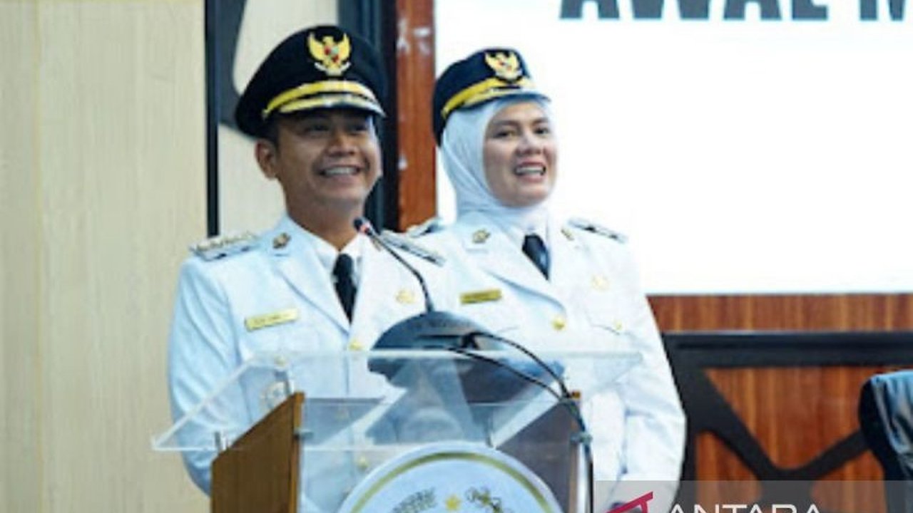 Wali Kota Banjarmasin, Muhammad Yamin, dalam pidato pertamanya di DPRD fokus pada penanganan masalah sampah dan revitalisasi sungai, serta meminta dukungan penuh dari seluruh elemen masyarakat.