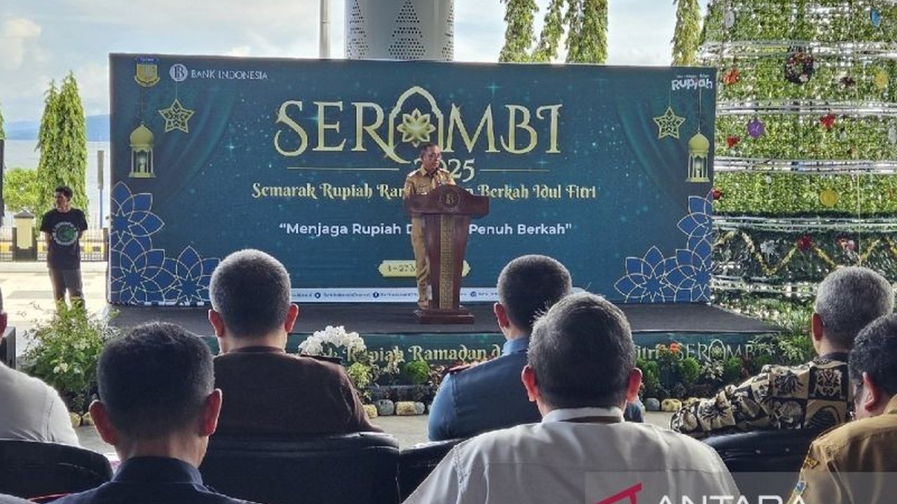 Gubernur Papua, Ramses Limbong, mengajak masyarakat Papua beralih ke transaksi non-tunai untuk mencegah peredaran uang palsu dan mendorong pertumbuhan ekonomi di tengah tren digitalisasi.