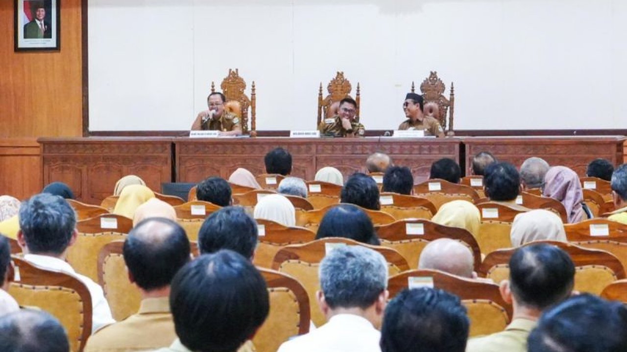 Wali Kota Magelang, Damar Prasetyono, menekankan pentingnya sinkronisasi antar-OPD untuk mewujudkan program Pemkot Magelang dan memberikan pelayanan terbaik kepada masyarakat.