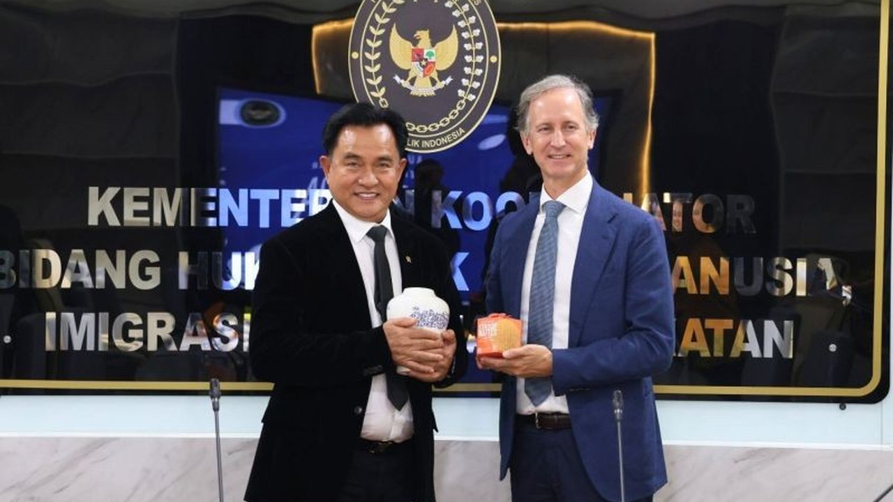 Menteri Koordinator Bidang Politik, Hukum, dan Keamanan bersama Dubes Belanda bahas rencana pemulangan 5 narapidana Belanda di Indonesia, serta rencana pembuatan UU baru terkait transfer narapidana.