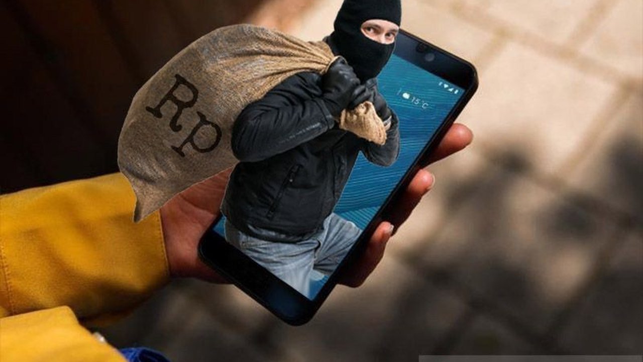 Kementerian Komunikasi dan Informatika (Kominfo) mengambil tindakan tegas terhadap penyebaran SMS penipuan melalui BTS palsu, dengan berkoordinasi dengan pihak terkait untuk mencegah kerugian masyarakat.