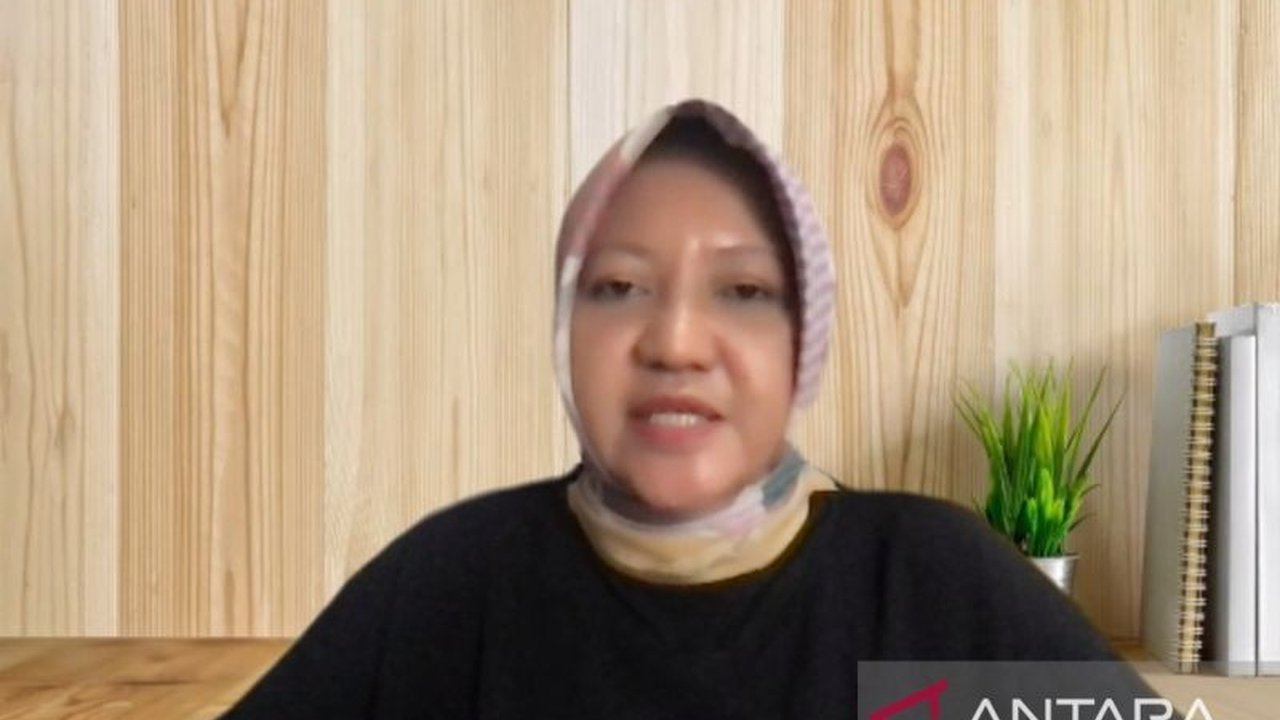 Perhimpunan Ahli THT Bedah Kepala Leher Indonesia (PERHATI-KL) mengungkap kebiasaan buruk seperti mendengarkan suara keras, merokok, dan penggunaan cotton bud dapat merusak pendengaran; ketahui faktor risiko lainnya!