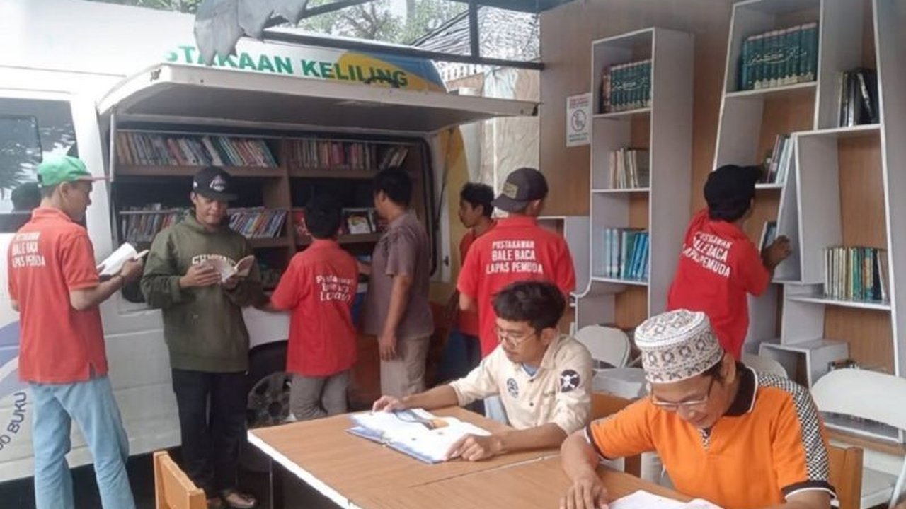 Pemerintah Kota Tangerang luncurkan program Ngabuburead, berupa mobil perpustakaan keliling yang hadir di berbagai pusat keramaian selama Ramadhan untuk meningkatkan minat baca masyarakat.