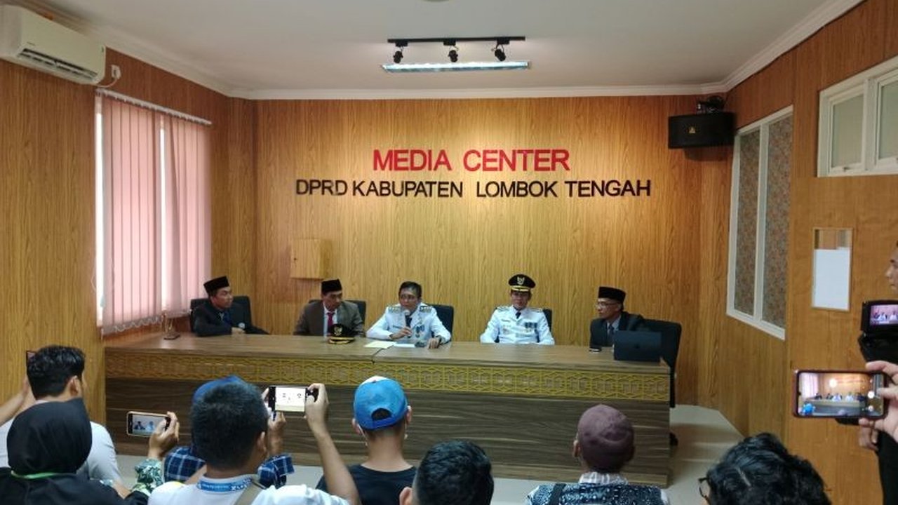 Bupati Lombok Tengah, Lalu Pathul Bahri, luncurkan lima program unggulan untuk mewujudkan visi 'Masmirah', yaitu masyarakat yang mandiri, berdaya saing, sejahtera, dan harmonis.