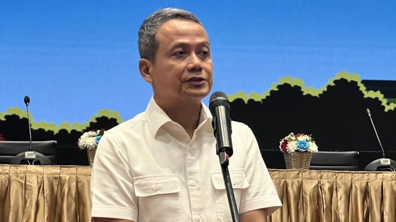 Pertamina tengah bernegosiasi dengan KKKS untuk mengolah minyak mentah di dalam negeri guna mengurangi impor dan meningkatkan produksi BBM nasional, didukung oleh regulasi yang ada.