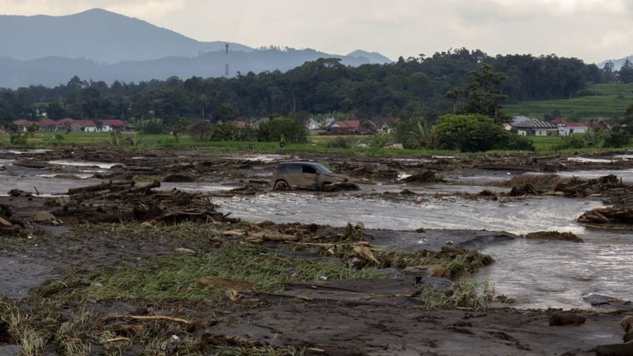 Pos Pengamatan Gunung Api (PGA) Gunung Marapi mengingatkan warga sekitar bantaran sungai yang berhulu dari gunung tersebut untuk meningkatkan kewaspadaan terhadap potensi banjir lahar dingin, terutama saat musim hujan.