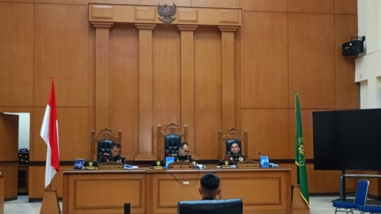 Sersan Satu Akbar Adli mengakui memerintahkan Bambang Apri Atmojo menembak Ilyas Abdurrahman, bos rental mobil, di Rest Area KM 45 Tol Tangerang-Merak; sidang kasus tersebut memasuki agenda pemeriksaan saksi dan terdakwa.