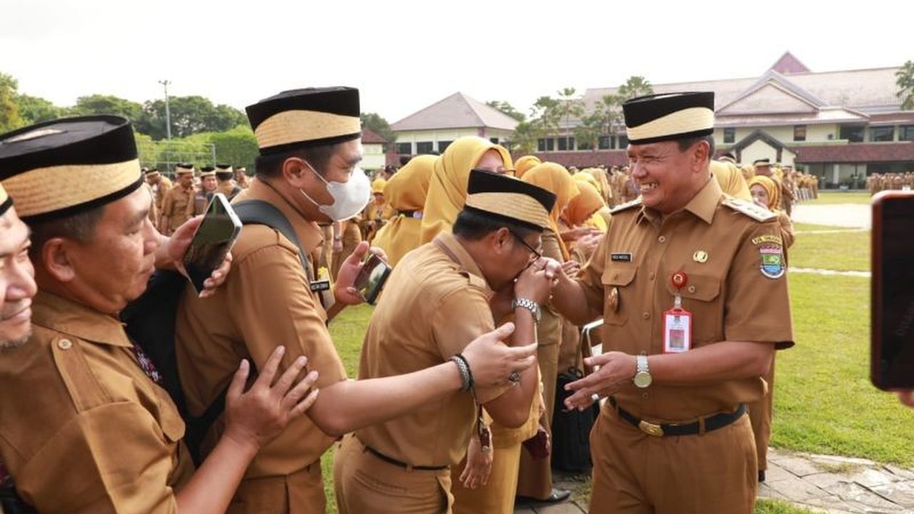 Pemerintah Kabupaten Tangerang menyatakan belum merencanakan penerapan kebijakan Work From Anywhere (WFA) bagi ASN menjelang Lebaran 2025, meskipun pemerintah pusat mendorong penerapan flexible work arrangement (FWA).