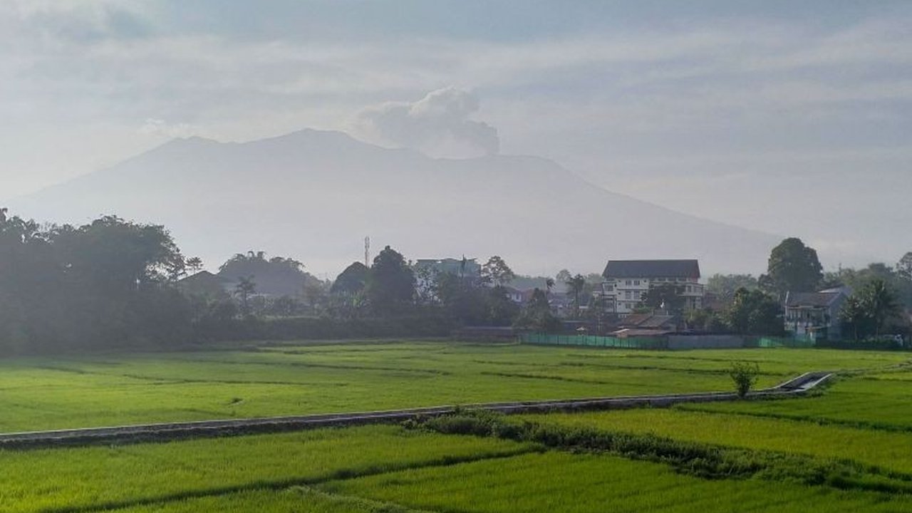 Badan Geologi melaporkan penurunan aktivitas Gunung Marapi di Sumatera Barat, namun tekanan di dalam gunung api masih tinggi dan kondisi belum stabil.