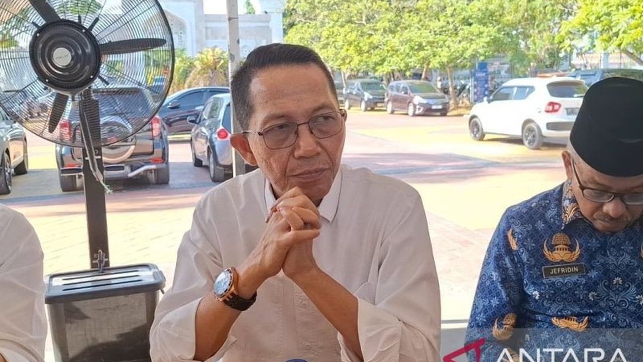 Pemkot Batam efisiensikan anggaran sekitar Rp150 miliar dengan memangkas kegiatan seremonial, perjalanan dinas, dan bansos tak berkontribusi, demi peningkatan pelayanan publik.