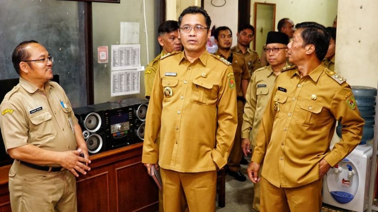 Pasangan Bupati dan Wakil Bupati Magelang, Grengseng Pamuji-Sahid, melakukan kunjungan kerja ke beberapa OPD untuk menyamakan persepsi program kerja dan membangun sinergi.