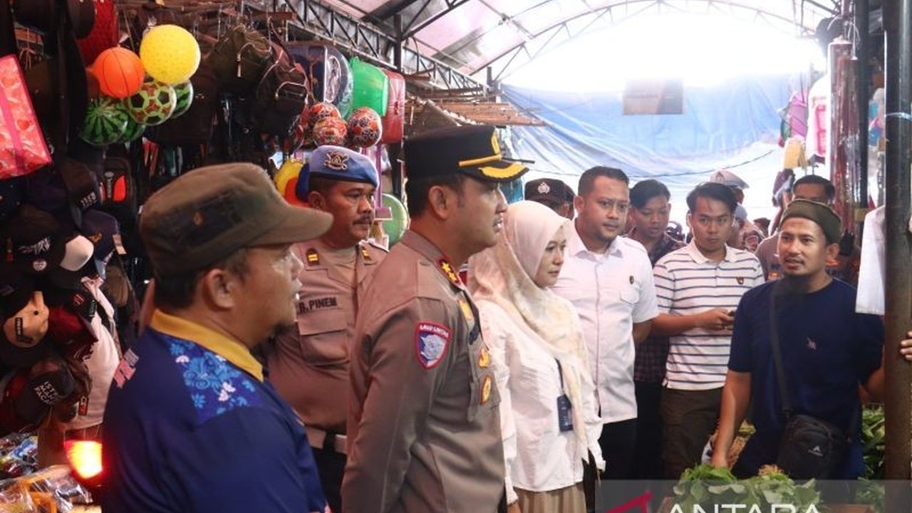 Polres Belitung meningkatkan pengawasan bahan pokok untuk mencegah penimbunan dan menstabilkan harga menjelang Ramadhan, memastikan ketersediaan dan harga yang terjangkau bagi masyarakat.
