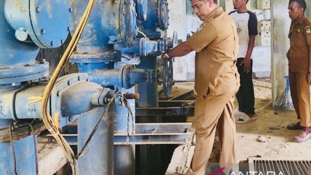 Pemerintah Kabupaten Aceh Barat mendistribusikan air bersih ke 1.200 pelanggan setelah Perumda Tirta Meulaboh berhenti beroperasi sejak Agustus 2024, dengan target bertahap menjangkau seluruh pelanggan.