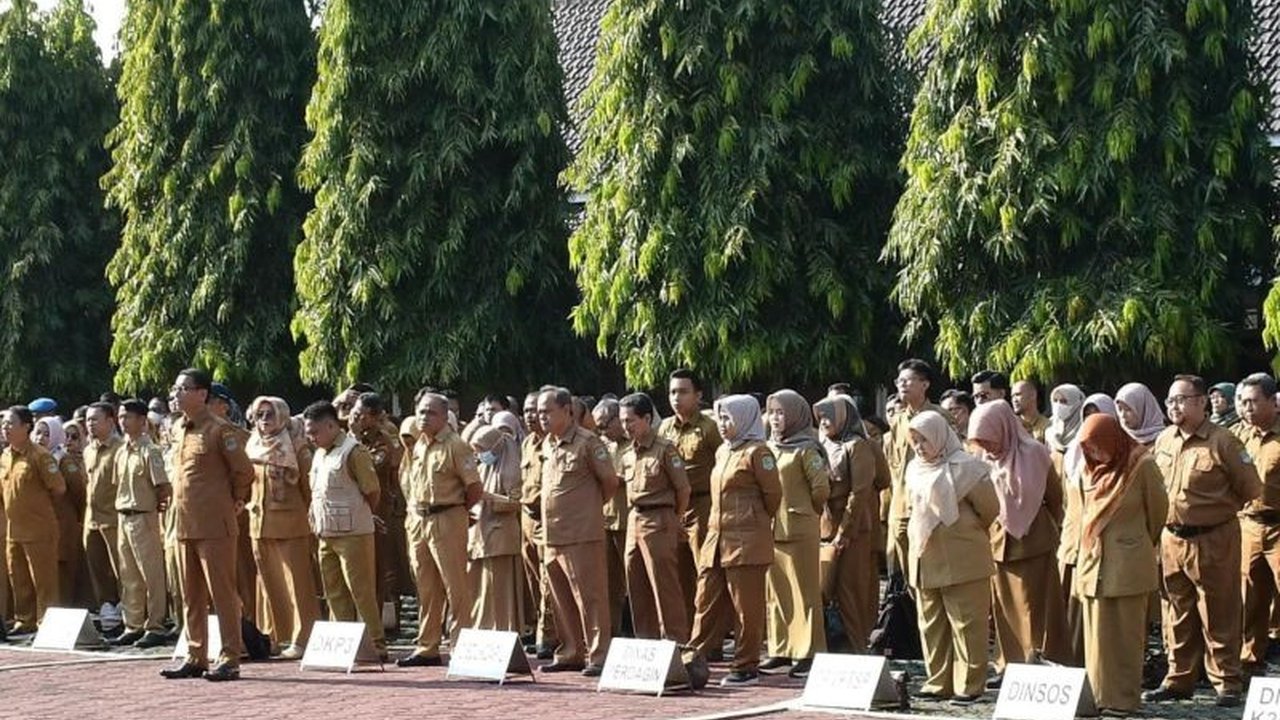 Pemerintah Kabupaten Majalengka menetapkan jam kerja baru bagi ASN selama Ramadhan 1446 H, yaitu pukul 06.30-14.00 WIB (kecuali Jumat pukul 14.30 WIB), untuk menjaga efektivitas pelayanan publik dan kenyamanan ibadah puasa.