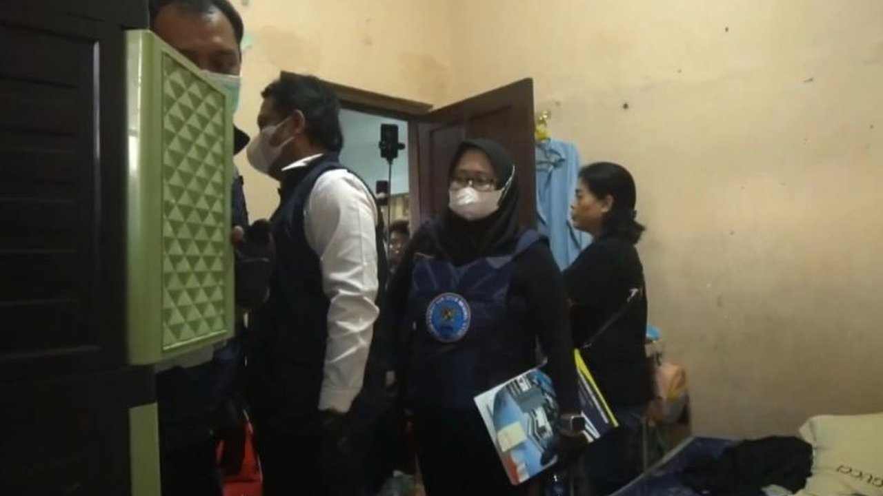 BNNP Jatim menggeledah empat lokasi di Surabaya dan Bangkalan setelah menangkap kurir sabu 15 kg, mengungkap jaringan peredaran narkoba.