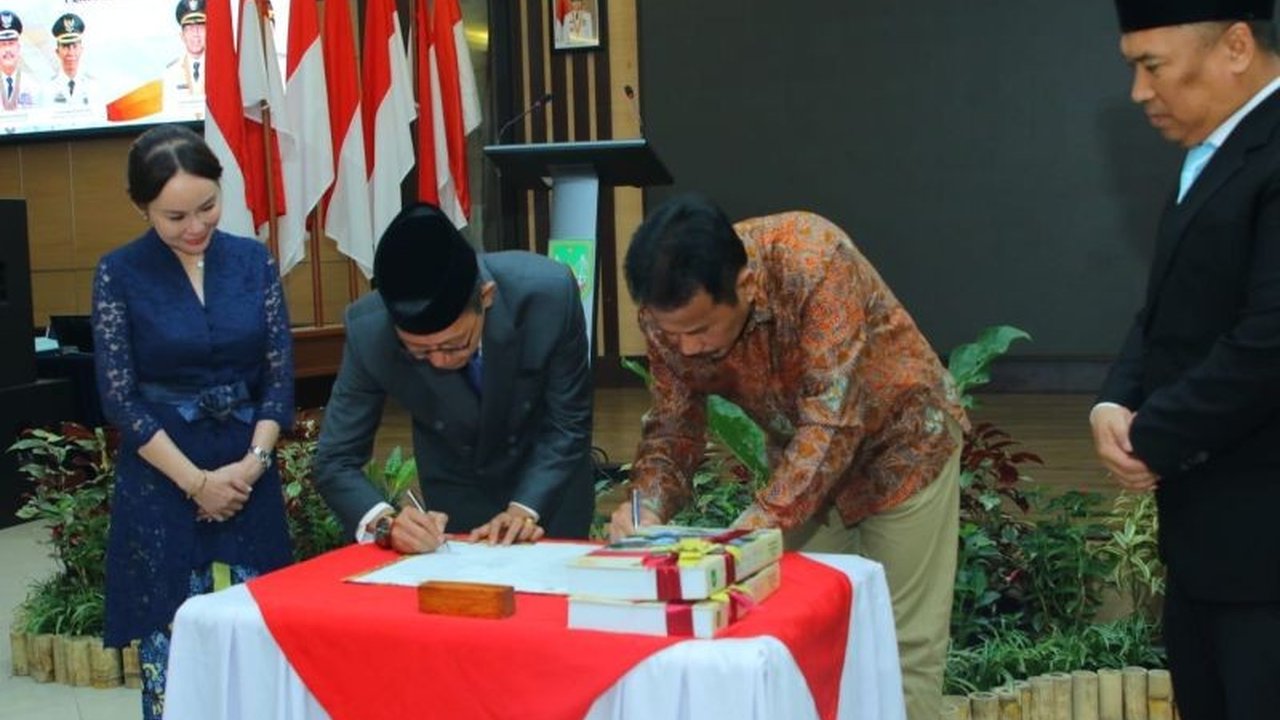 Amsakar Achmad dan Li Claudia Chandra resmi menjabat sebagai Wali Kota dan Wakil Wali Kota Batam, melanjutkan program pembangunan infrastruktur dan selaras dengan RPJMN.