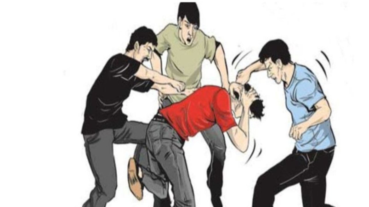 Seorang pria dikeroyok di Jakarta Utara karena cipratan air dari mobilnya, polisi dari Polsek Kawasan Muara Baru telah menerima laporan dan akan melakukan penyelidikan.