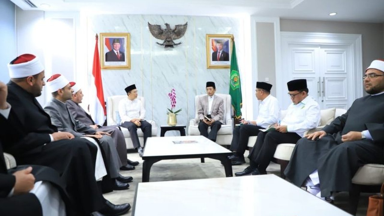 Enam ulama Al-Azhar Mesir akan mengisi berbagai kegiatan keagamaan di tujuh provinsi Indonesia selama Ramadhan 1446 H, membawa pesan Islam moderat dan toleran.