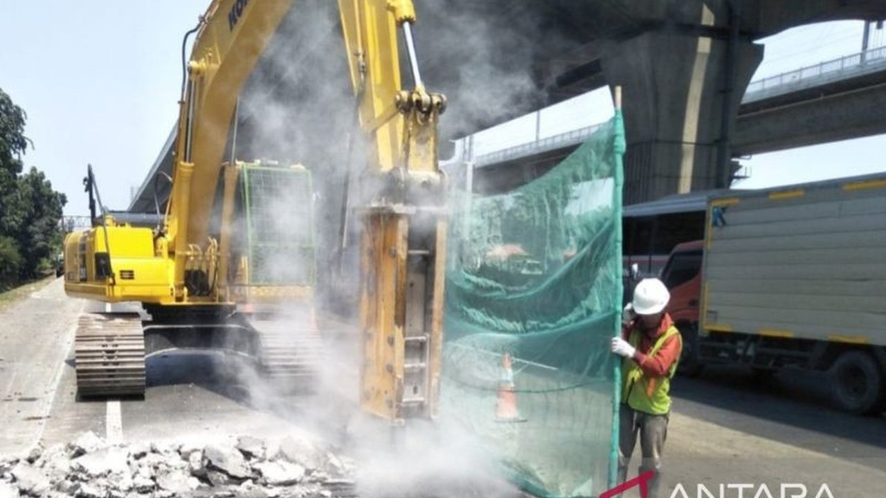 PT Jasamarga Transjawa Tol melakukan rekonstruksi di tiga titik Tol Jakarta-Cikampek arah Jakarta untuk meningkatkan kenyamanan pengguna jalan dan memenuhi standar pelayanan minimal, sehingga pengguna jalan diminta waspada dan mengantisipasi perjalanan.