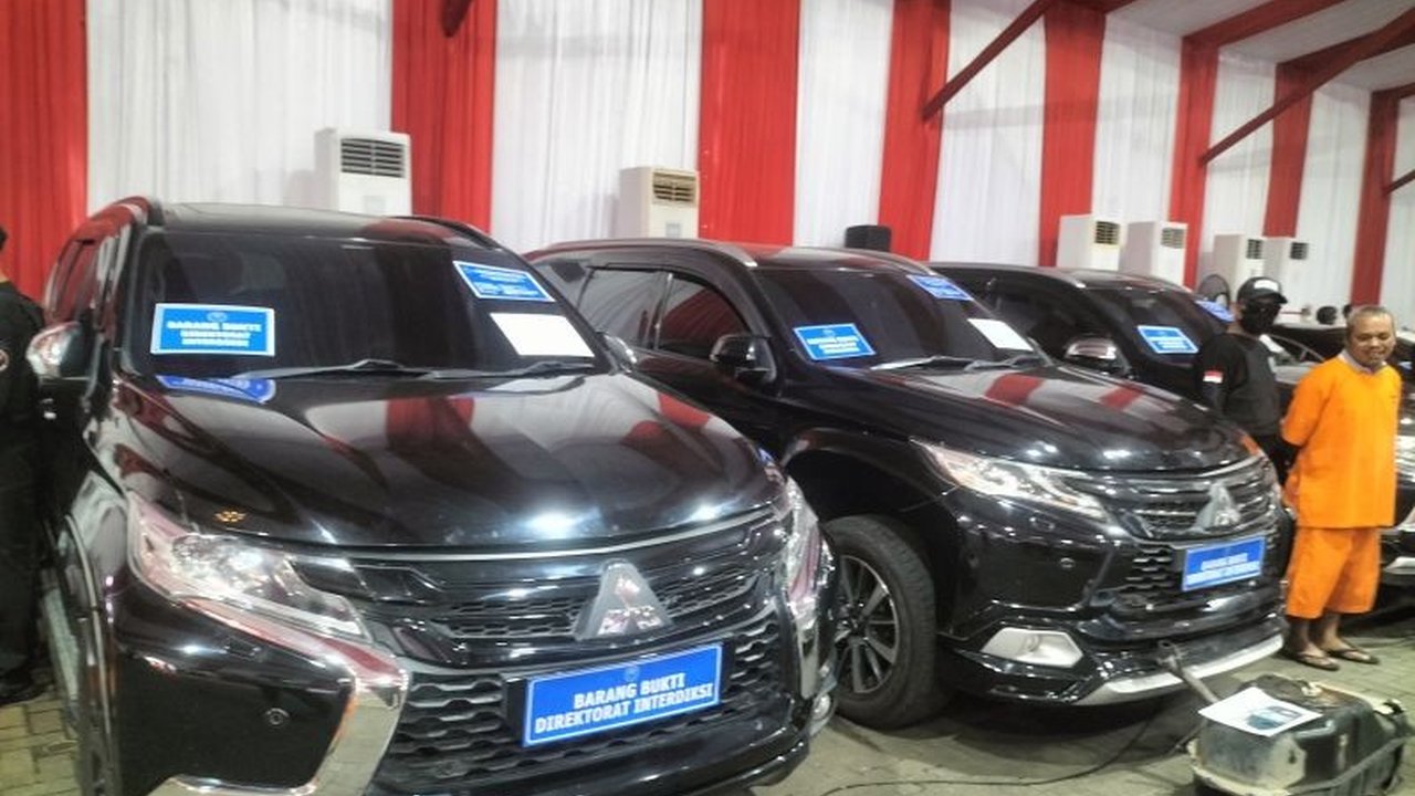 BNN mengungkap modus baru penyelundupan narkotika yang semakin canggih, mulai dari menyembunyikan sabu di dalam vacuum cleaner hingga tangki bensin mobil mewah, dengan total barang bukti mencapai satu triliun rupiah.