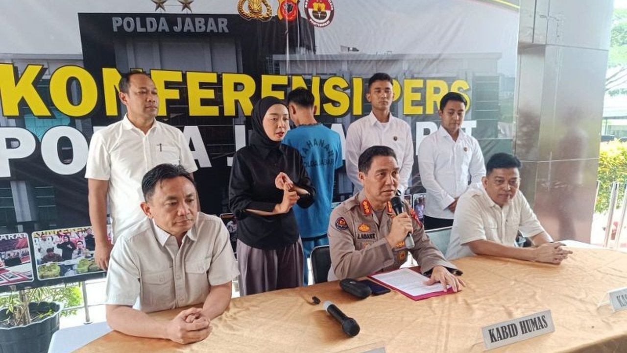 Polda Jabar ungkap peran Abi Aulia (AA), anak tiri Yosep, dalam pembunuhan ibu dan anak di Subang; AA membenturkan kepala korban dan menyiapkan mobil untuk mengangkut jasad.