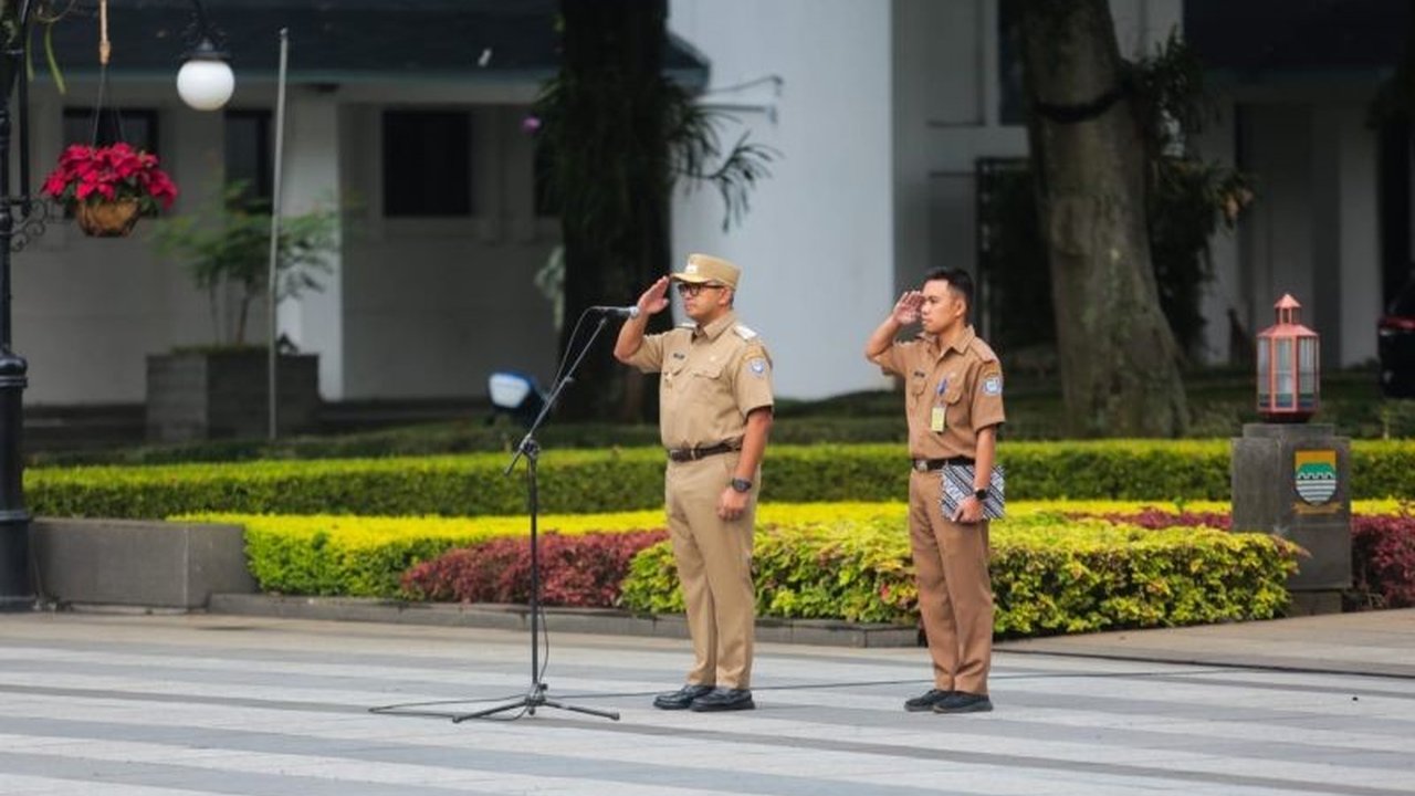 Wali Kota Bandung, Muhammad Farhan, meminta ASN Pemkot Bandung meningkatkan produktivitas dan integritas kerja selama Ramadhan,  menekankan pentingnya kolaborasi dan kebersamaan dalam melayani masyarakat.