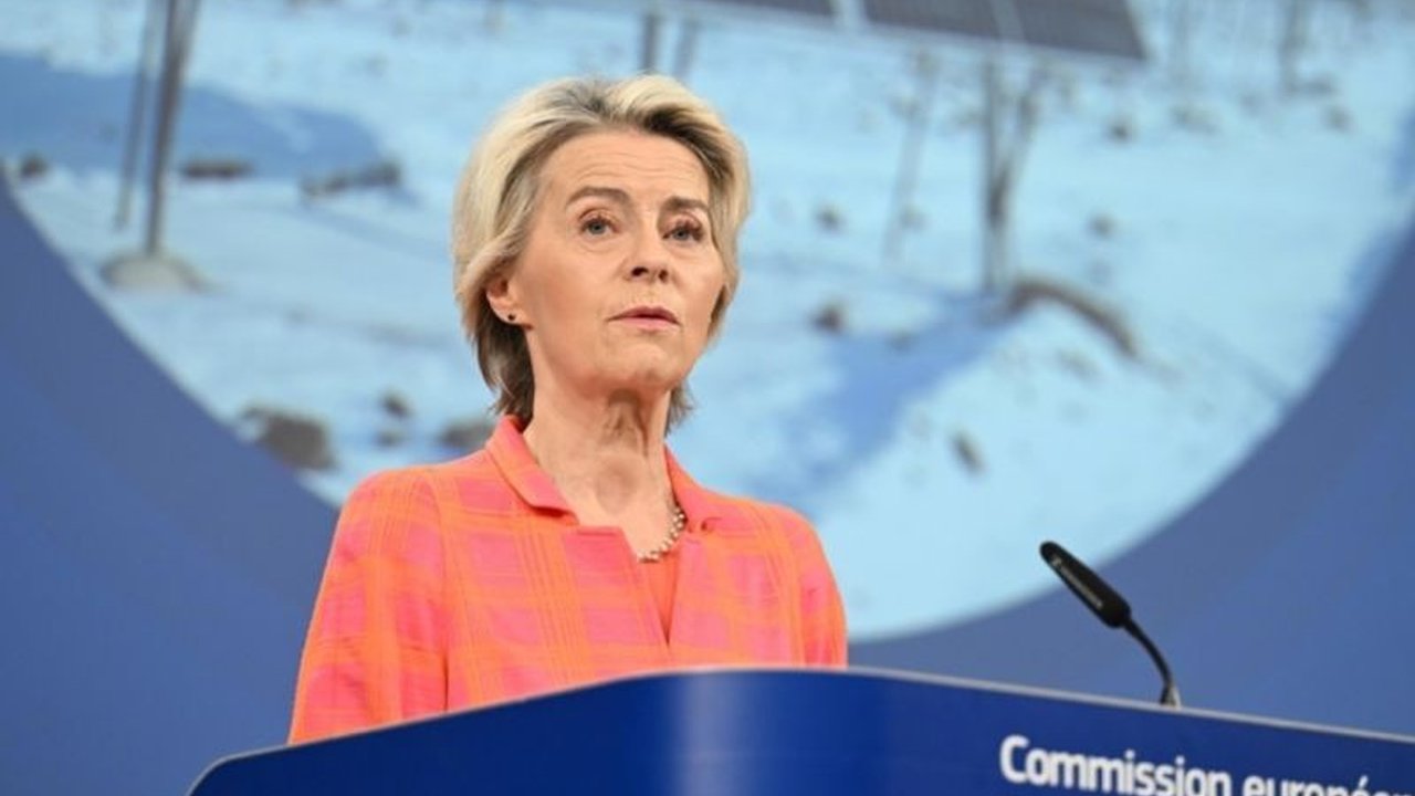 Beberapa negara Uni Eropa khawatir Presiden Komisi Eropa, Ursula von der Leyen, akan memanfaatkan krisis untuk memperluas kewenangan Brussels di sektor pertahanan menjelang KTT Ukraina.