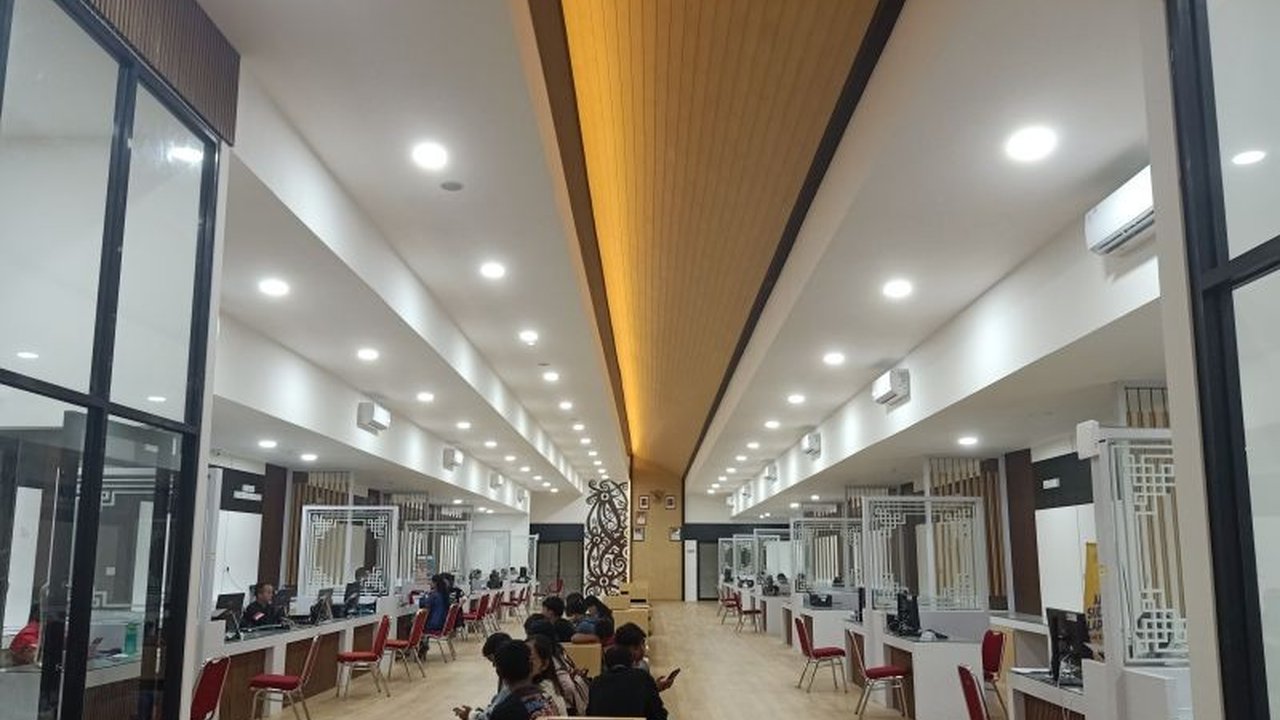 Sekda Bengkayang memastikan pengurangan jam kerja selama Ramadhan tidak akan mengganggu produktivitas dan pelayanan publik, dengan pengaturan jam kerja *shift* di lingkungan Pemkab Bengkayang.