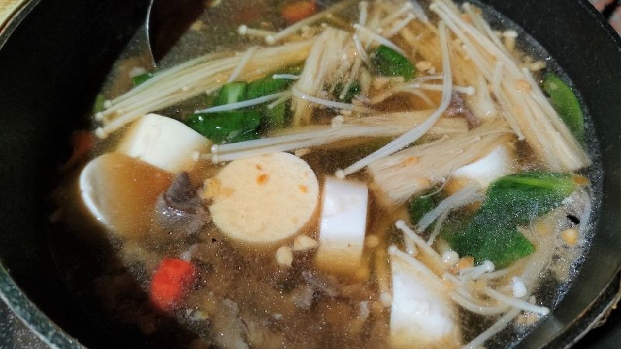 Praktisi kesehatan ungkap pilihan menu sahur terbaik untuk membantu Anda kenyang lebih lama dan berenergi sepanjang hari, termasuk sup sayuran, nasi merah, dan kacang-kacangan.