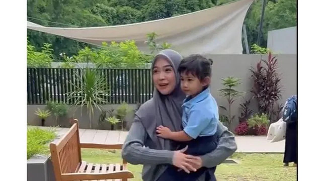 Potret Moana anak Ria Ricis ikuti berbagai les, dengan biaya mencapai Rp31 juta per bulan. (sumber: TikTok/riaricis)