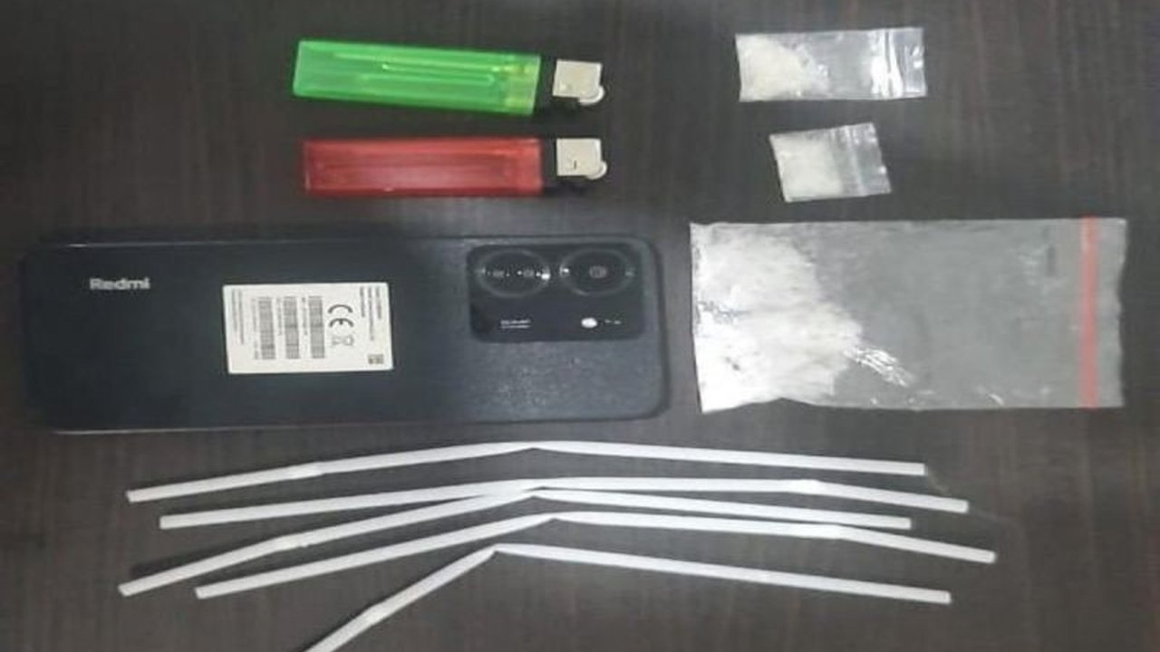 Polda Sulut menangkap FM (40), seorang pengedar sabu di Minahasa Tenggara, dengan barang bukti 5,53 gram sabu dan terancam hukuman 4-20 tahun penjara.