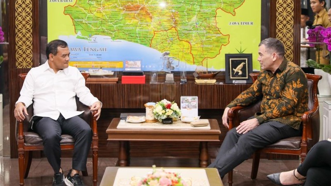 Gubernur Jawa Tengah dan Konsul Jenderal Australia bertemu membahas rencana perpanjangan kerja sama sister province antara Jawa Tengah dan Queensland, Australia, yang mencakup peningkatan kerja sama di bidang pendidikan, pertanian, dan perdagangan.