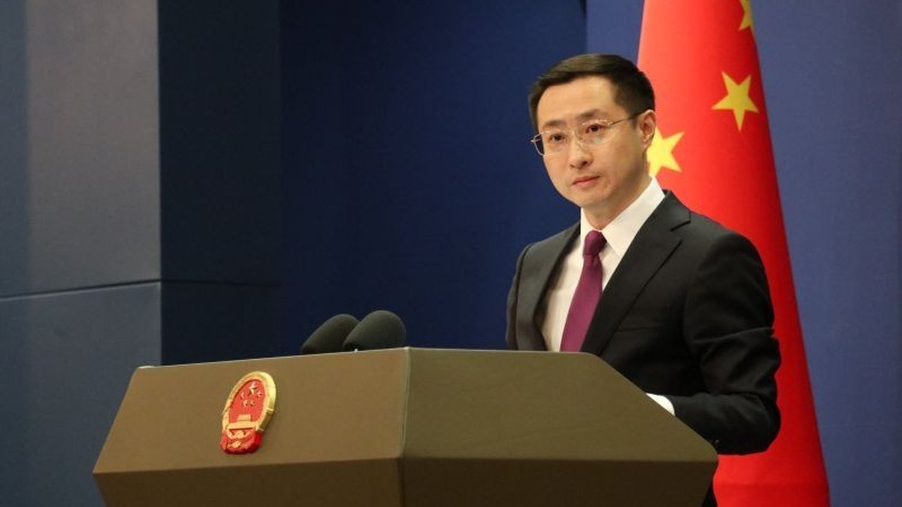 China menyatakan akan terus memainkan peran konstruktif dalam penyelesaian politik krisis Ukraina, menyusul debat panas antara Presiden AS Trump, Wakil Presiden Vance, dan Presiden Zelenskyy di Gedung Putih.