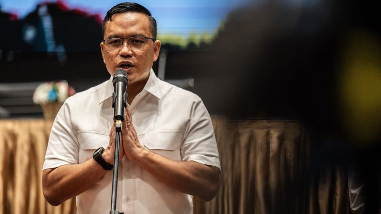 Pertamina meminta maaf atas keresahan publik, Indonesia mengalami deflasi 0,48 persen, dan investasi Danantara di sektor hilirisasi masih dikaji.