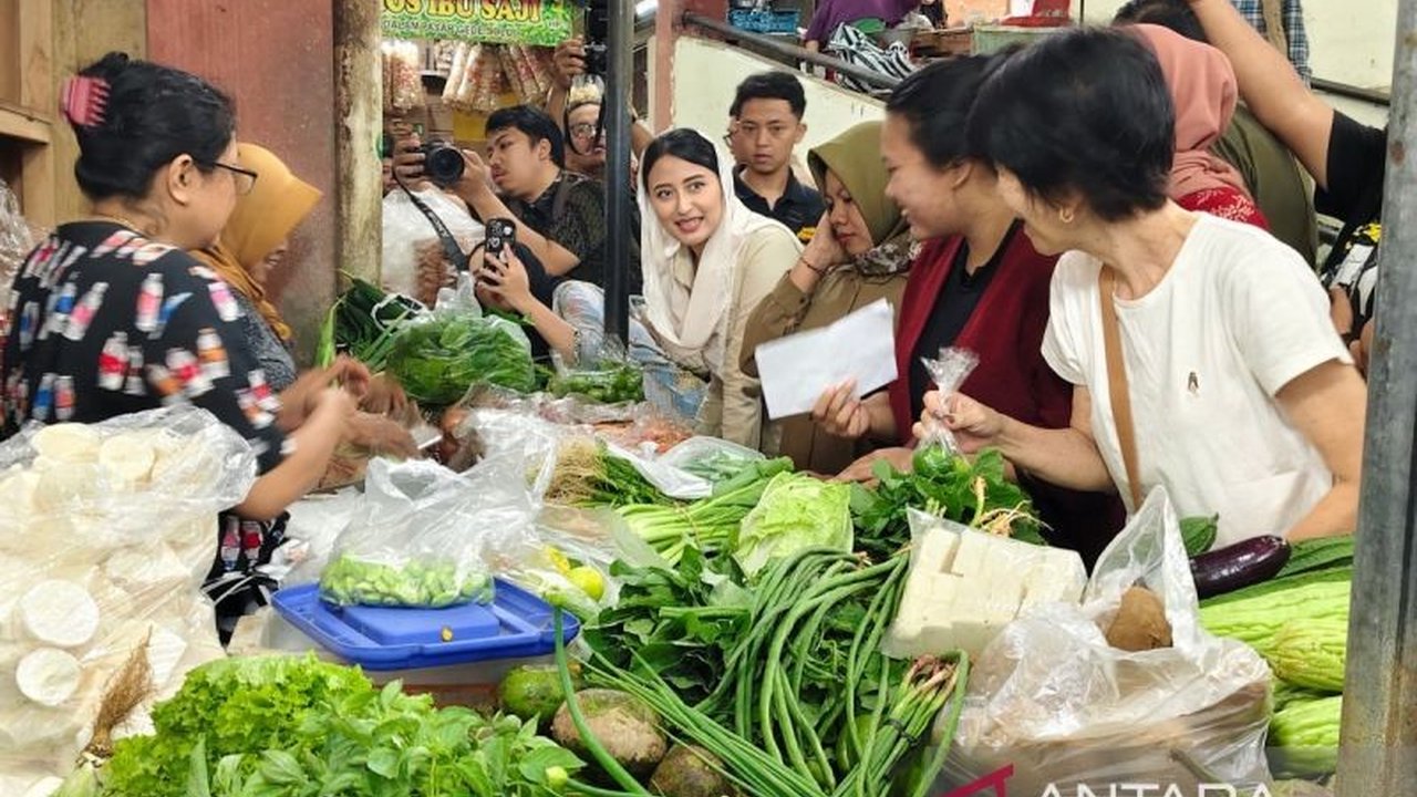 Wakil Menteri Perdagangan menekankan pentingnya kerja sama untuk mengendalikan harga bahan pokok selama Ramadhan dan Idul Fitri, terutama bawang merah, bawang putih, dan cabai.