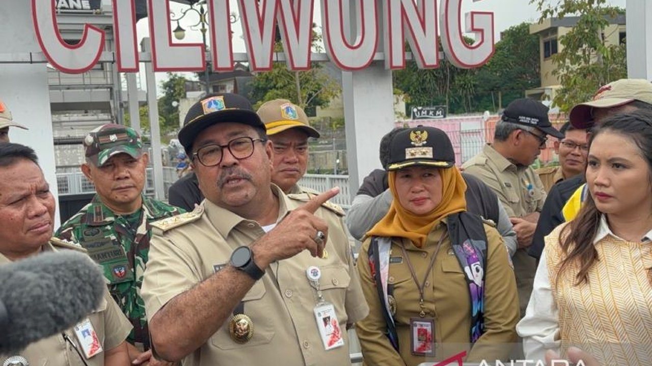 Pemprov DKI Jakarta dan BMKG gelar rapat koordinasi untuk membahas mitigasi banjir Jakarta, dengan solusi relokasi warga ke rusunawa menjadi salah satu alternatif yang dibahas.