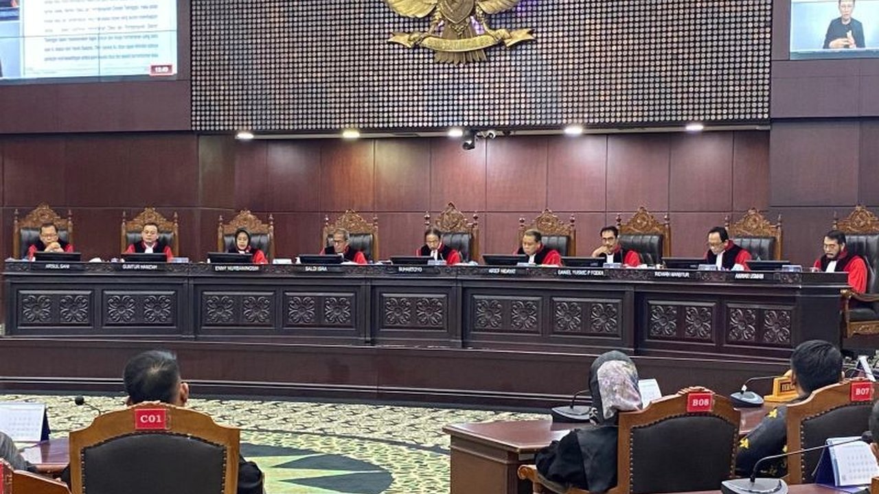 Mahkamah Konstitusi (MK) memutuskan Pemungutan Suara Ulang (PSU) Pilkada Serang 2024 karena ketidaknetralan kepala desa yang terbukti mendukung salah satu pasangan calon.