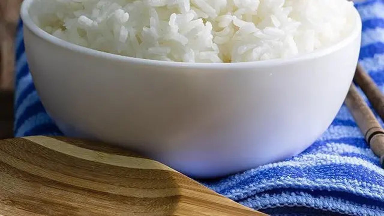 Nasi Putih Panas. (foto: Pinterest/Karya AQJ Channel).