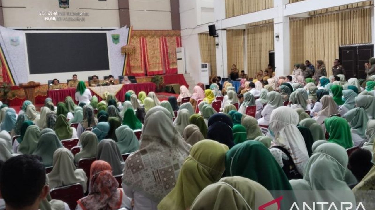 Pemerintah Kabupaten Padang Pariaman memfasilitasi 365 tenaga kesehatan sukarela untuk berkonsultasi ke pemerintah pusat terkait pengangkatan PPPK setelah gagal administrasi.