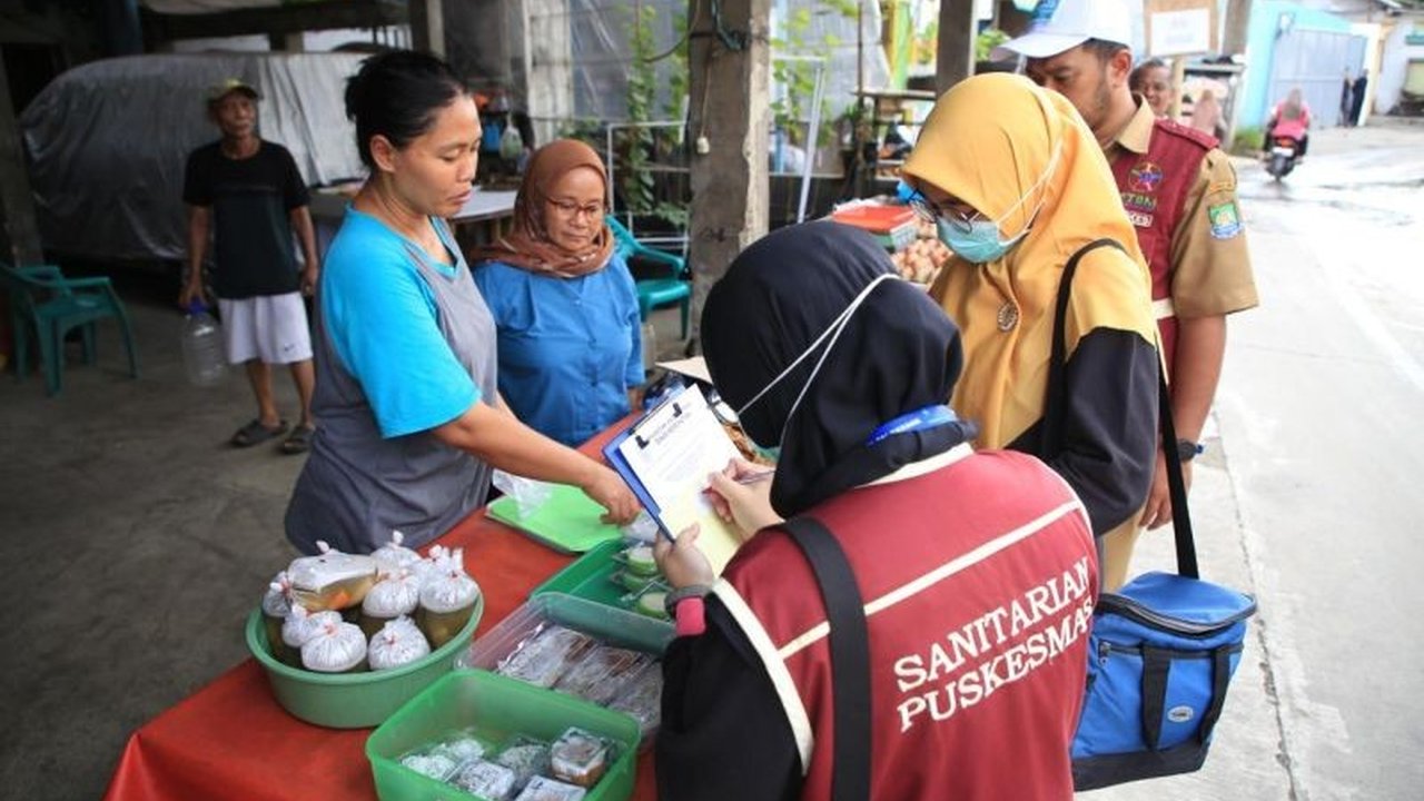Dinas Kesehatan Kota Tangerang melakukan uji cepat makanan takjil di 13 kecamatan untuk memastikan keamanan dan kandungan bahan berbahaya, dengan hasil positif selama bertahun-tahun.