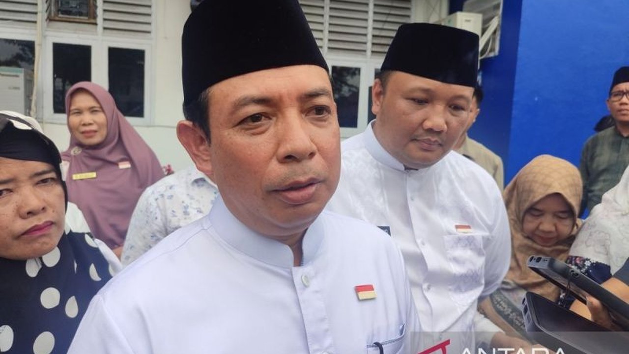 Pemkot Bengkulu mengajak masyarakat berpartisipasi aktif dalam pengelolaan sampah melalui LPM dengan menerapkan sistem subsidi silang untuk membantu warga kurang mampu.