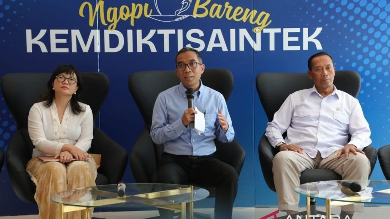 Kementerian Pendidikan, Kebudayaan, Riset, dan Teknologi (Kemdikbudristek) meluncurkan program pendanaan kompetitif riset dan pengabdian masyarakat tahun 2025 untuk mendorong inovasi dan pertumbuhan ekonomi Indonesia.