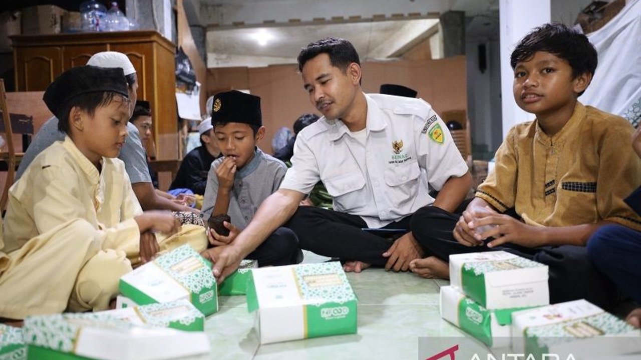 Baznas menyalurkan 1.000 paket buka puasa dari program ZChicken dan ZFood kepada anak yatim di tujuh panti asuhan Jakarta, sebagai wujud komitmen berbagi di bulan Ramadhan.