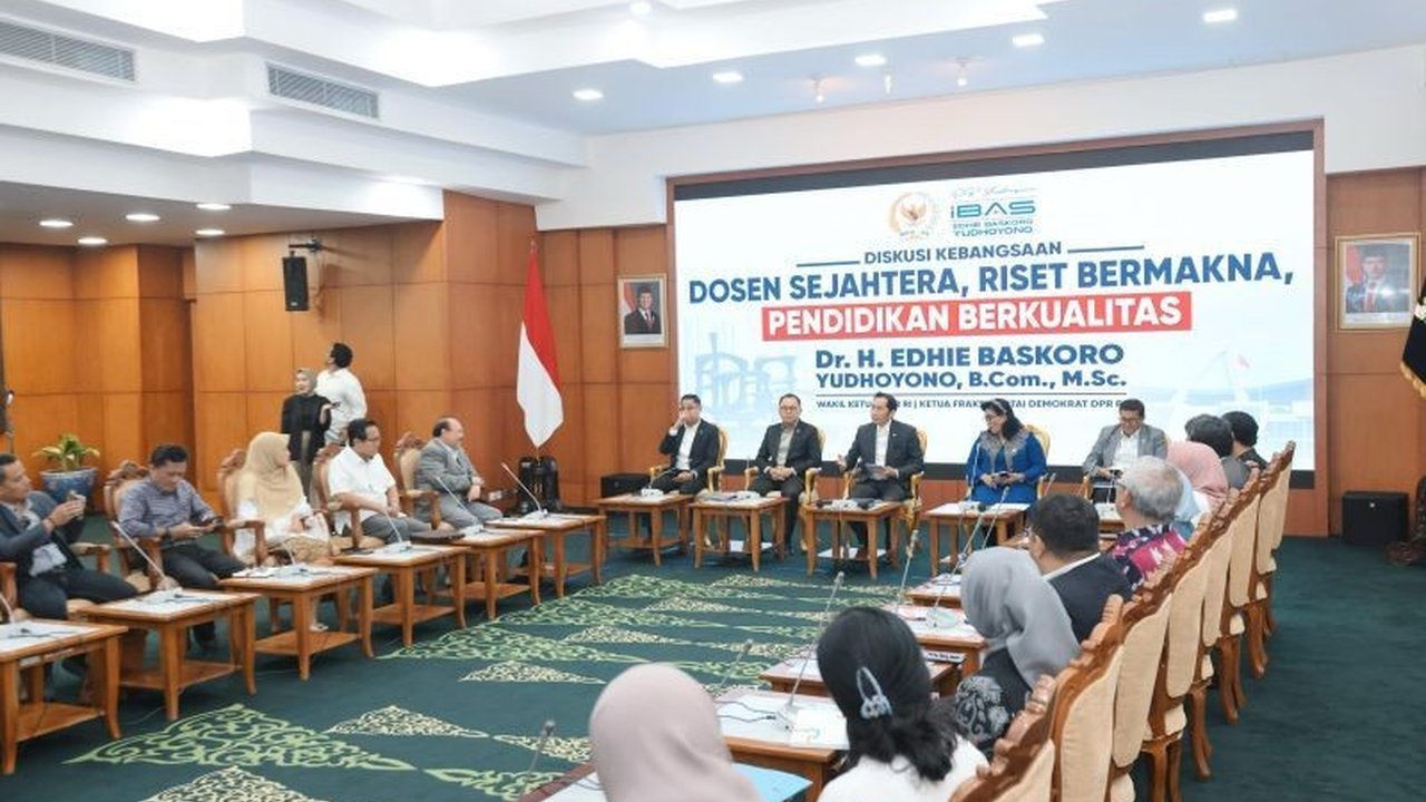 Wakil Ketua MPR RI, Edhie Baskoro Yudhoyono, mengingatkan pentingnya pencairan tunjangan kinerja dosen untuk meningkatkan kualitas pendidikan di Indonesia, meskipun masih ada kendala dalam implementasinya.