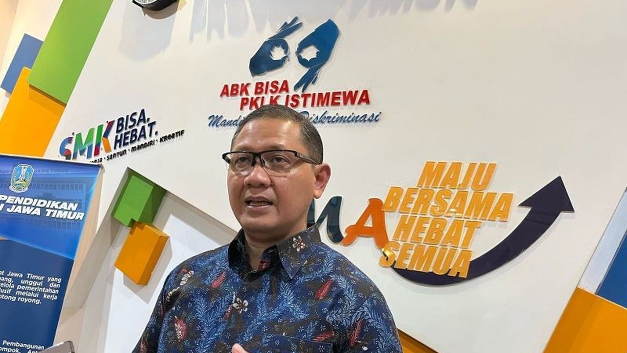 Pemprov Jawa Timur mengalokasikan dana efisiensi anggaran Dinas Pendidikan untuk membangun infrastruktur sekolah di daerah terpencil yang belum pernah mendapat bantuan, meliputi pembangunan ruang kelas, laboratorium, dan fasilitas sanitasi.