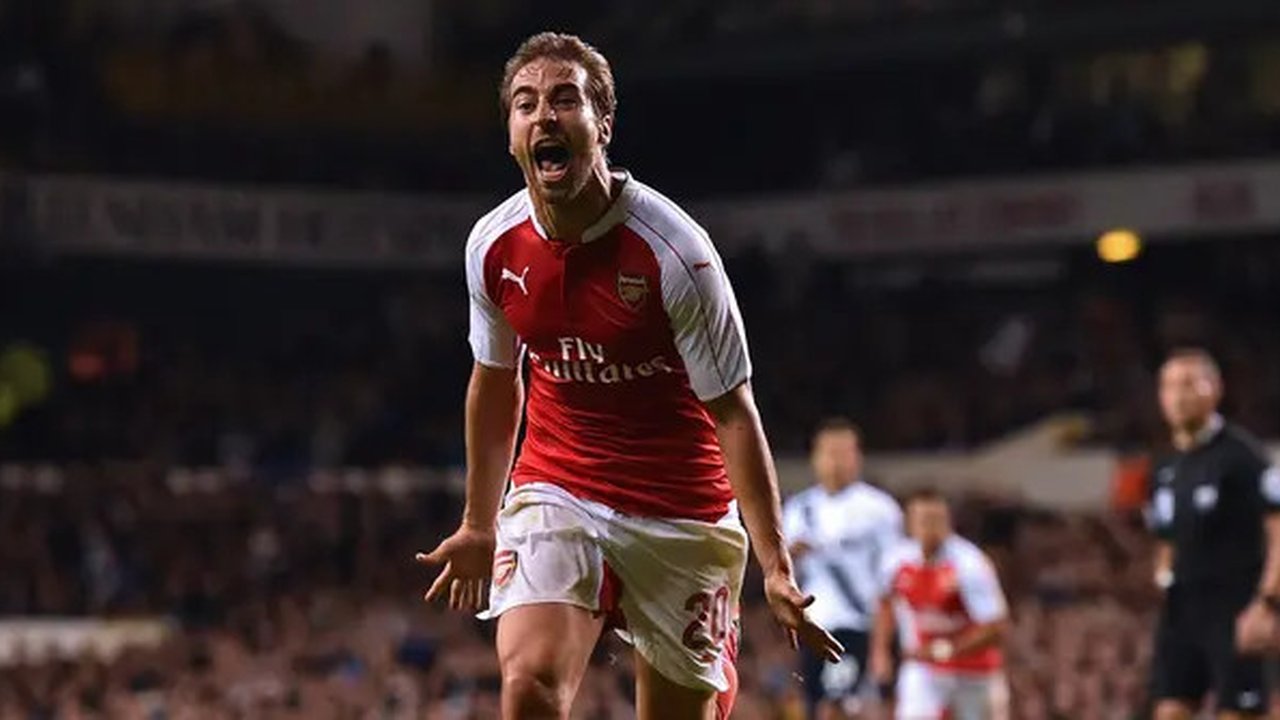 Mathieu Flamini. Eks gelandang Prancis berusia 38 tahun yang pensiun pada Juli 2019 bersama Getafe ini pernah dua kali memperkuat Arsenal sepanjang kariernya. Di periode pertamanya ia bertaha