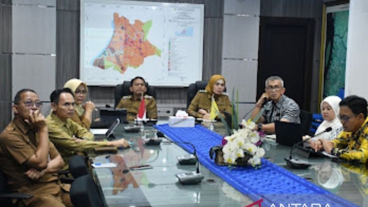 Pemkot Banjarmasin dan Balai Wilayah Sungai Kalimantan III berkomitmen melanjutkan proyek NUFReP senilai Rp1 triliun untuk meningkatkan ketahanan kota terhadap banjir di Sungai Veteran.